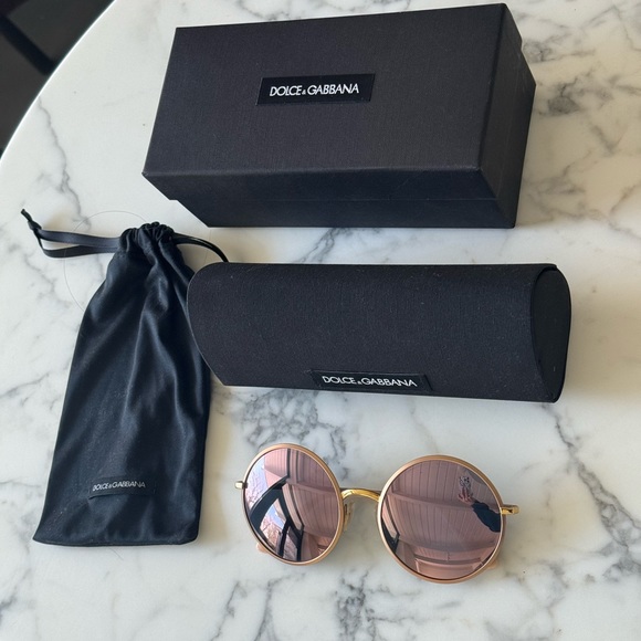 🌺Dolce&Gabbana🌺 Rose Pink Circular Sunglasses - Picture 5 of 12